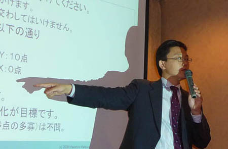 Masa Matsuura giving lecture on negotiation